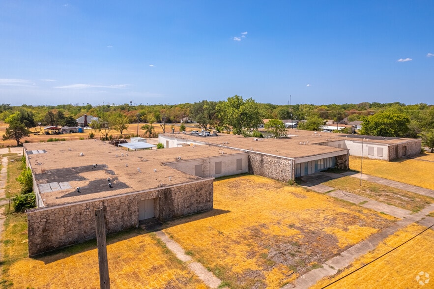 More Photos Of 901 E 16th Ave, Corsicana Apartments For Sale