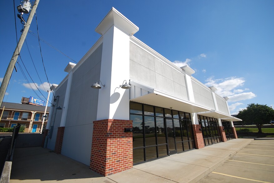 More Photos Of 1932 Highway 45 Byp, Jackson Storefront For Lease
