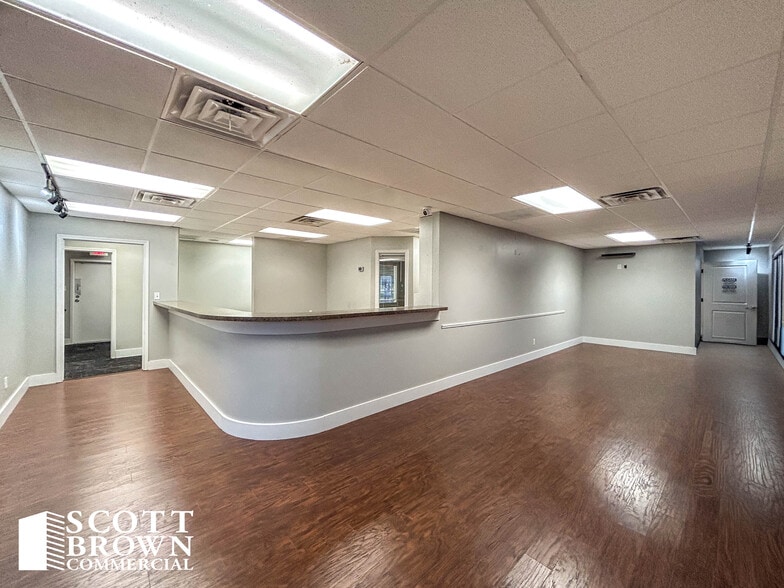 More Photos Of 638 Londonderry Ln, Denton Medical For Sale