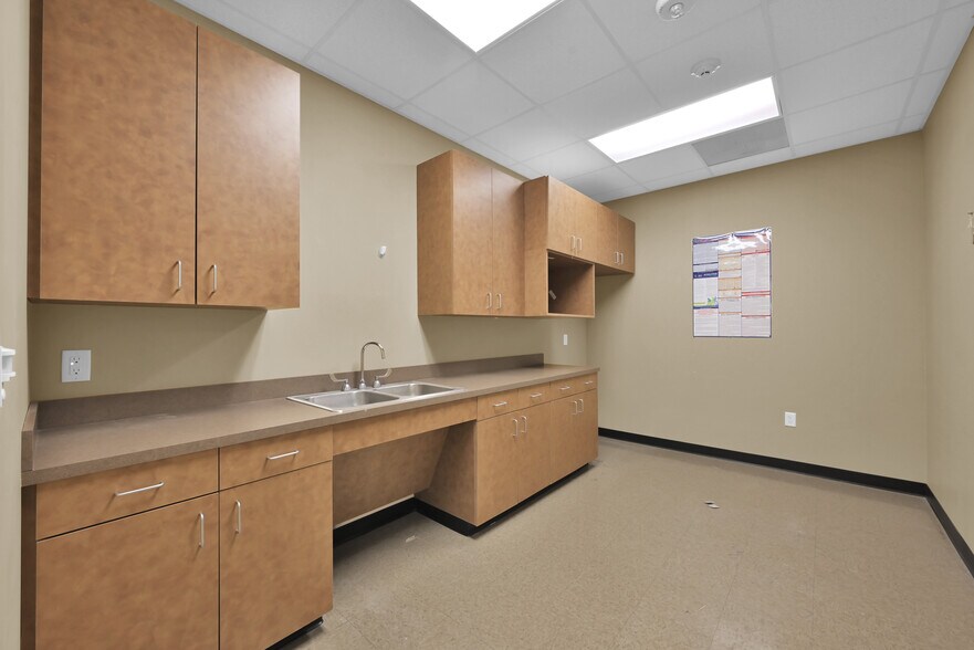 More Photos Of 1126 Rayford Rd, Spring Medical For Sale