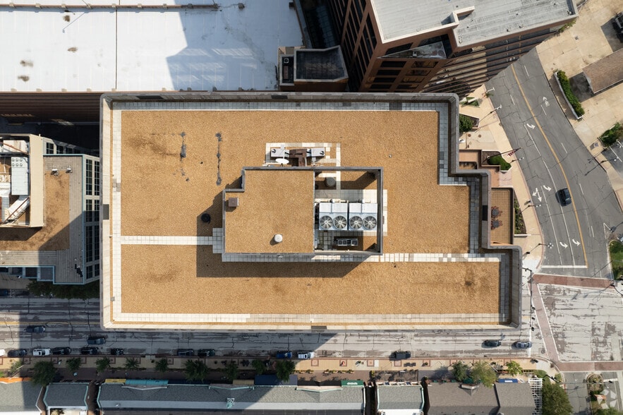 More Photos Of 8182 Maryland Ave, Clayton Office For Lease