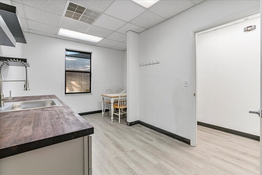 More Photos Of 7733 W Newberry Rd, Gainesville Office For Lease