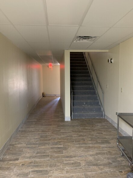 More Photos Of 1112 N Frazier St, Conroe Freestanding For Sale