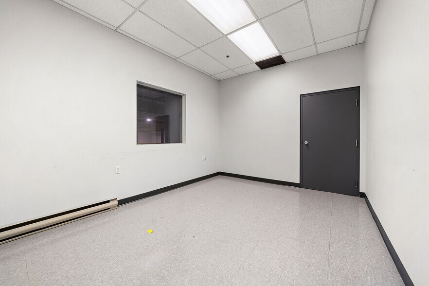 More Photos Of 405-465 Av Marien, Montréal-Est Warehouse For Lease