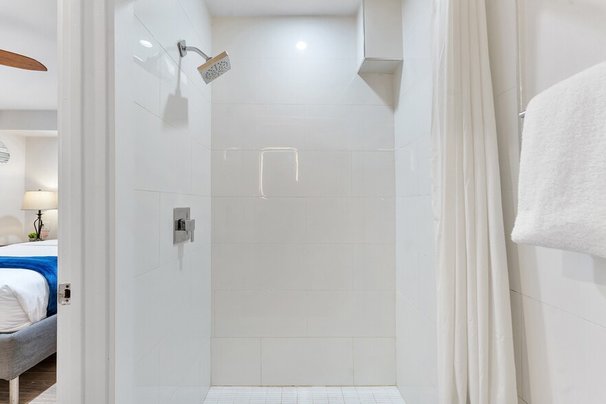 More Photos Of 3020-3024 Seville St, Fort Lauderdale Hotel For Sale