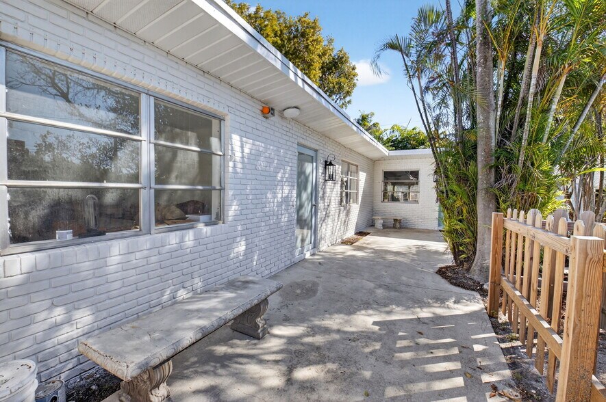 More Photos Of 825 N Federal Hwy, Delray Beach Storefront Retail Residential For Sale