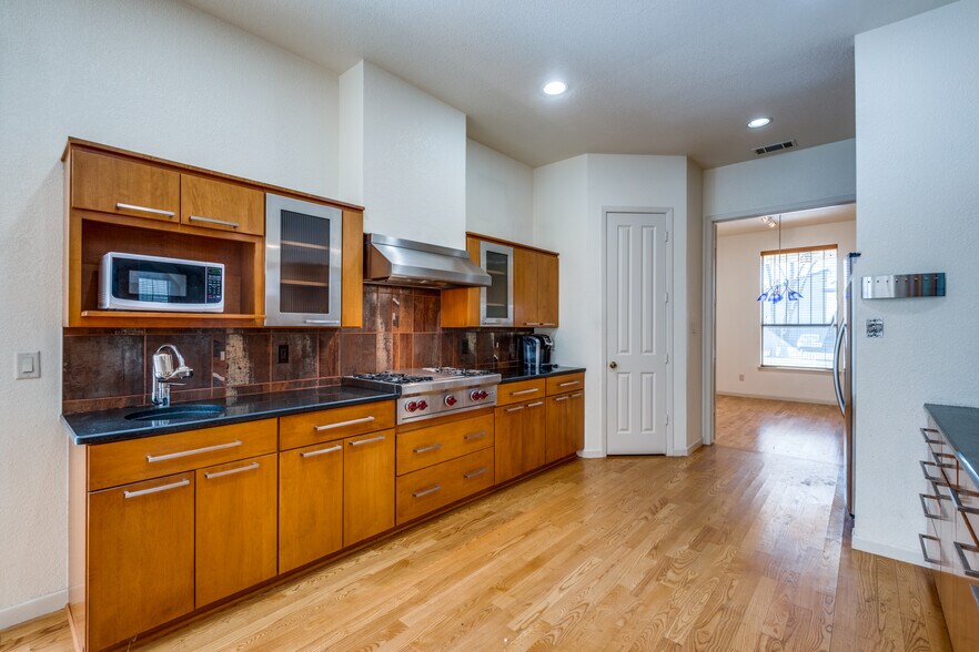 More Photos Of 2002 Moser Ave, Dallas Land For Sale