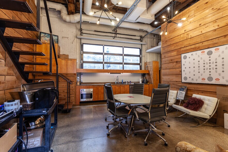 More Photos Of 2425 W 14th St, Chicago Loft Creative Space For Lease