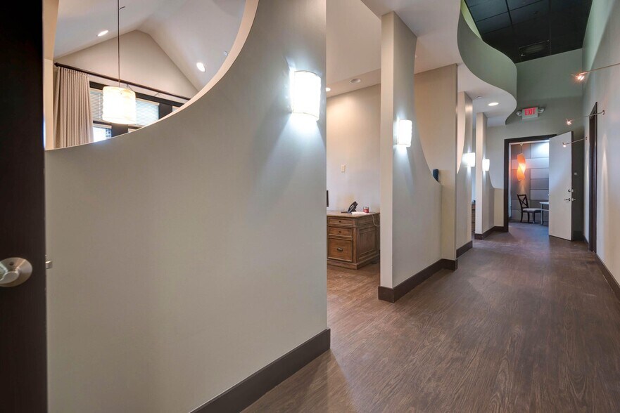 More Photos Of 1531 E Bradford Pky, Springfield Medical For Sale