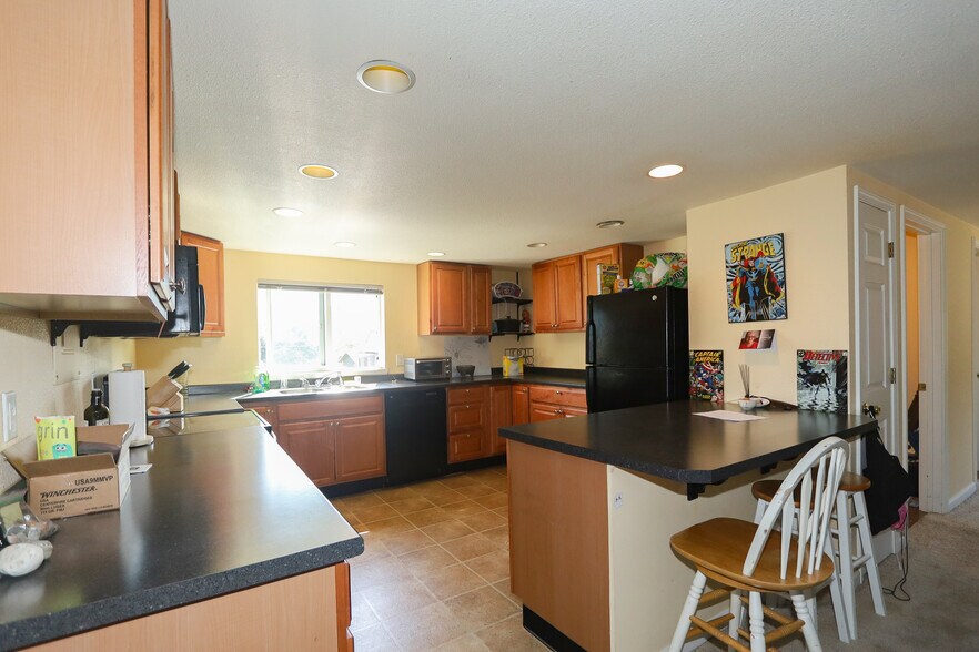 More Photos Of 814 Lincoln St, Hoquiam General Retail For Sale