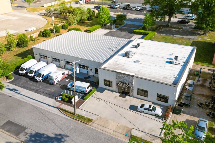 More Photos Of 3413 Griffin St, Portsmouth Light Distribution For Lease