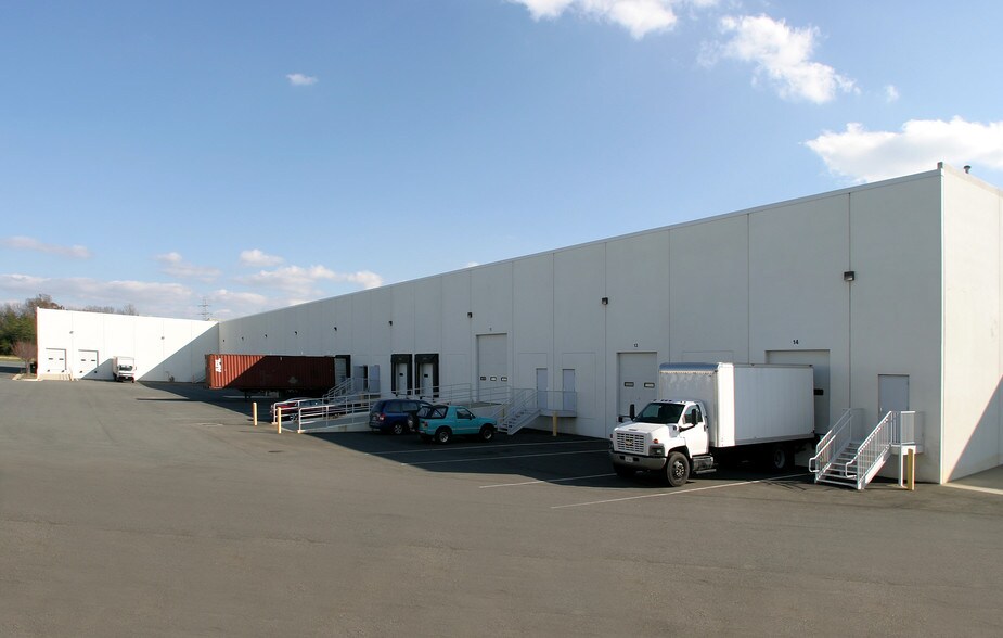 More Photos Of 22880 Glenn Dr, Sterling Warehouse For Lease