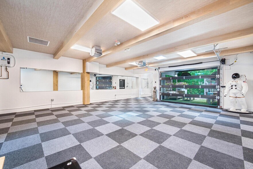 More Photos Of 5935 NE 2nd Ave, Miami Storefront Retail Office For Lease