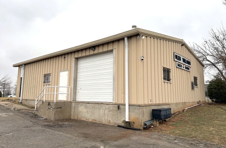 More Photos Of 16 NW 65th St, Oklahoma City Light Manufacturing For Lease