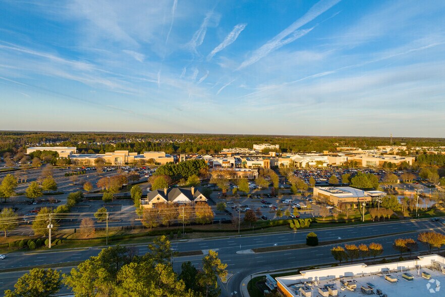 More Photos Of 11800 W Broad St, Henrico Department Store For Lease