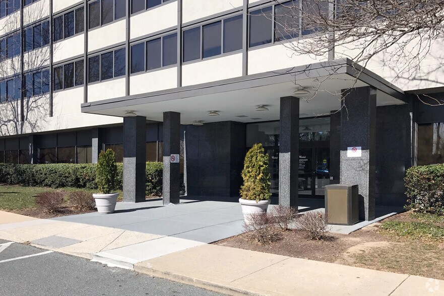 More Photos Of 11002 Veirs Mill Rd, Wheaton Office For Lease