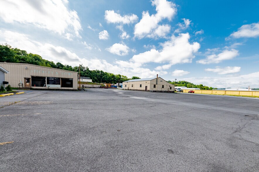 More Photos Of 69 Middletown Rd, Fairmont Manufacturing For Sale