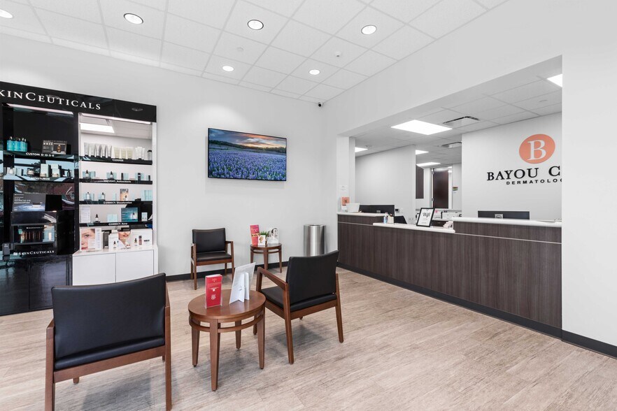 More Photos Of 202 N Texas Ave, Webster Medical For Lease