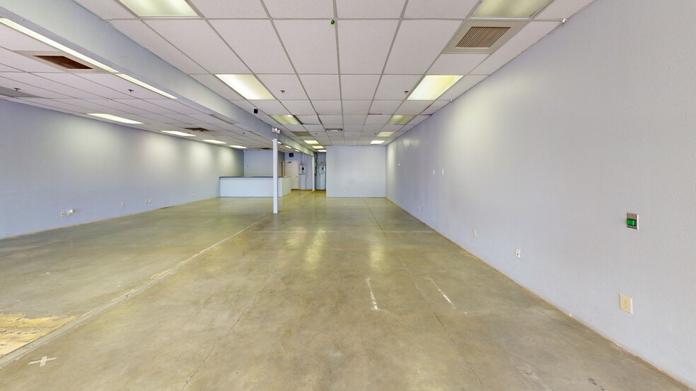 More Photos Of 3211-3231 Coors Blvd SW, Albuquerque Unknown For Lease