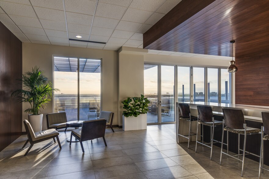 More Photos Of 14675 Dallas Pky, Dallas Office For Lease