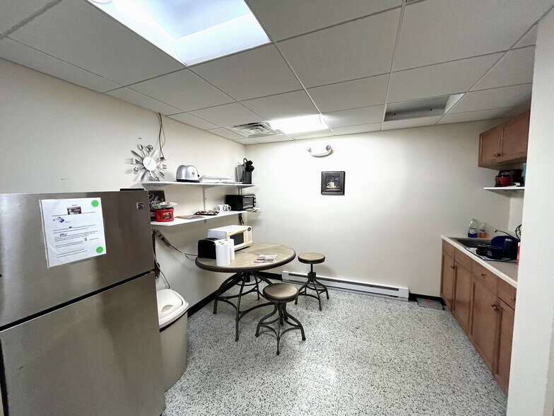 More Photos Of 9-23 W Highland Ave, Philadelphia Office For Lease