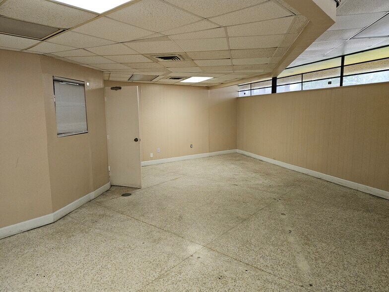 More Photos Of 8300 Homestead Rd, Houston Office For Sale
