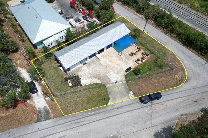 More Photos Of 6820 Woodmere Rd, Sebastian Light Distribution For Sale