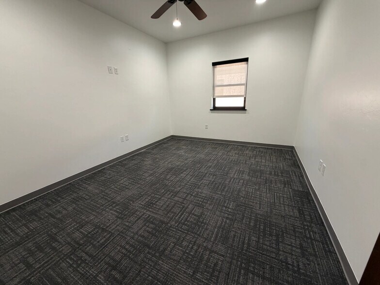 More Photos Of 920 Wall St, Norman Office For Lease