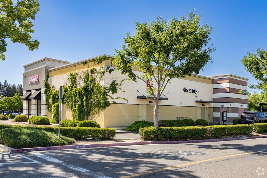 More Photos Of 3927 W Caldwell Ave, Visalia Freestanding For Lease