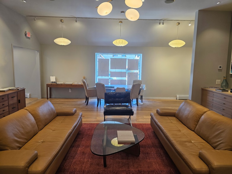 More Photos Of 445 New York Ave, Huntington Freestanding For Lease