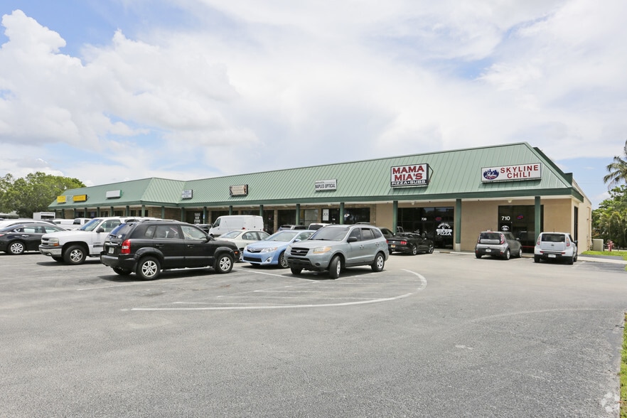 More Photos Of 710-778 9th St N, Naples Freestanding For Lease