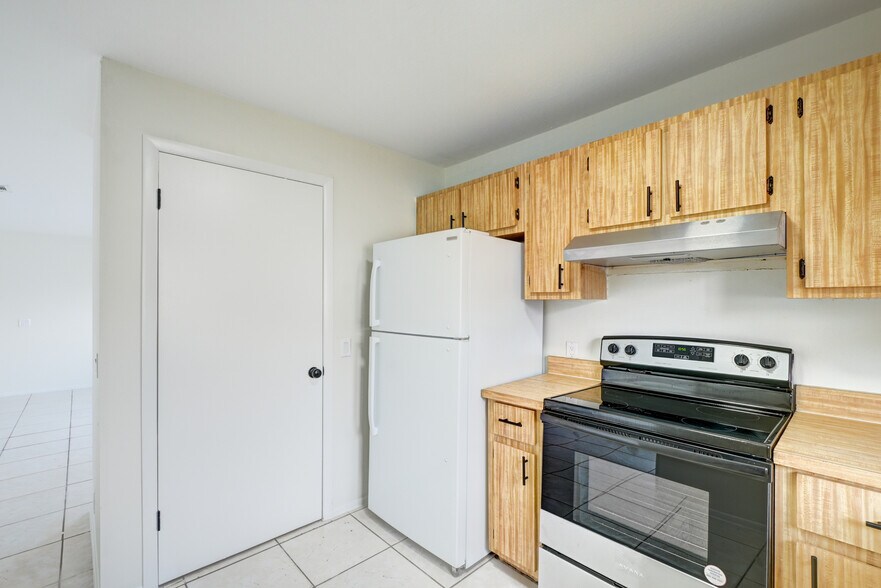More Photos Of 937 SE 23rd Pl, Cape Coral Apartments For Sale