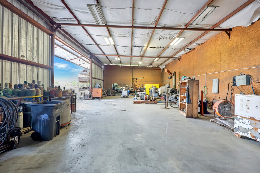 More Photos Of 16911 Pickering Rd, Conroe Warehouse For Sale