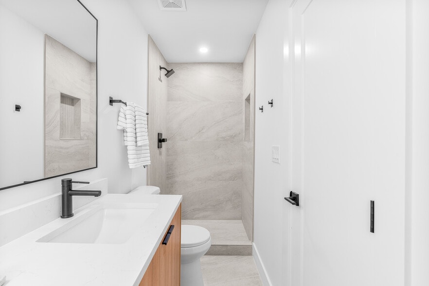 More Photos Of 2616 Lakeview Dr, Naples Apartments For Sale