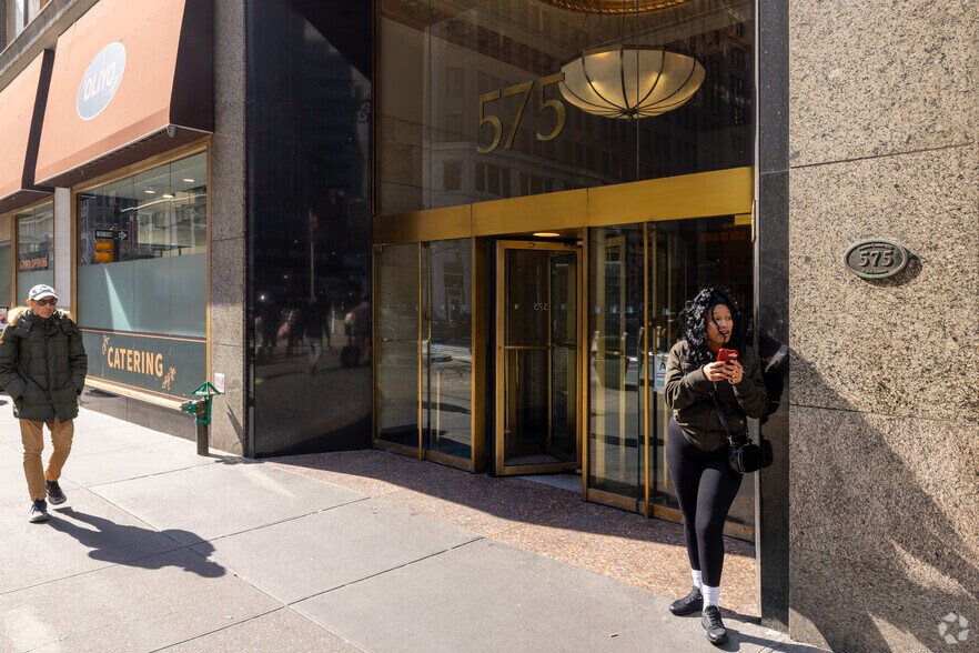 More Photos Of 575 8th Ave, New York Office For Lease