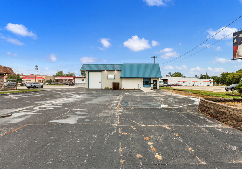 More Photos Of 2904 Calumet Ave, Manitowoc Auto Salvage Facility For Sale