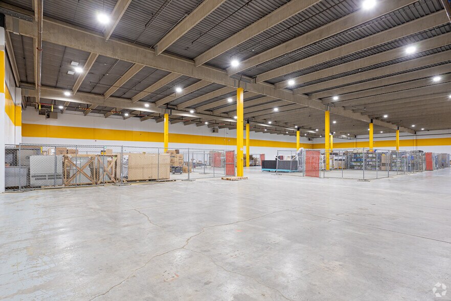 More Photos Of 2308-2360 Portland St SE, Calgary Warehouse For Lease