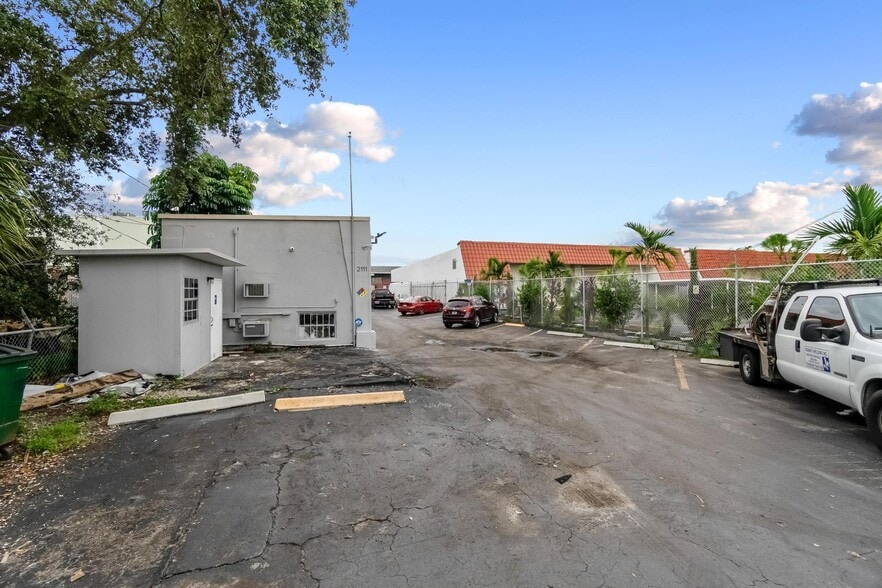 More Photos Of 2111 SW 31st Ave, Hallandale Beach Warehouse For Sale