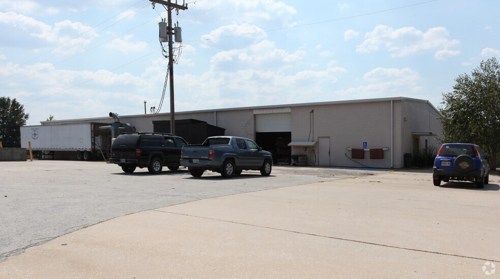 Primary Photo Of 130 Pine Grove Rd, Locust Grove Warehouse For Lease