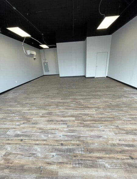 More Photos Of 7792 Broadview rd, Parma Showroom For Lease