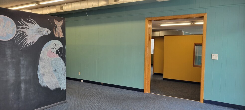 More Photos Of 1669 E Saint Louis St, Springfield Storefront Retail Office For Lease