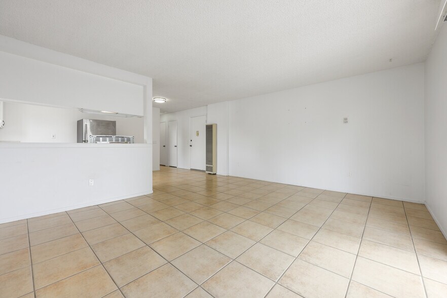 More Photos Of 380 Plymouth Dr, Vista Apartments For Sale
