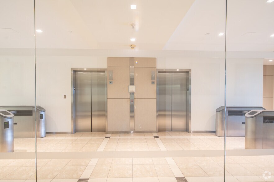 More Photos Of 250 E John Carpenter Fwy, Irving Office For Lease