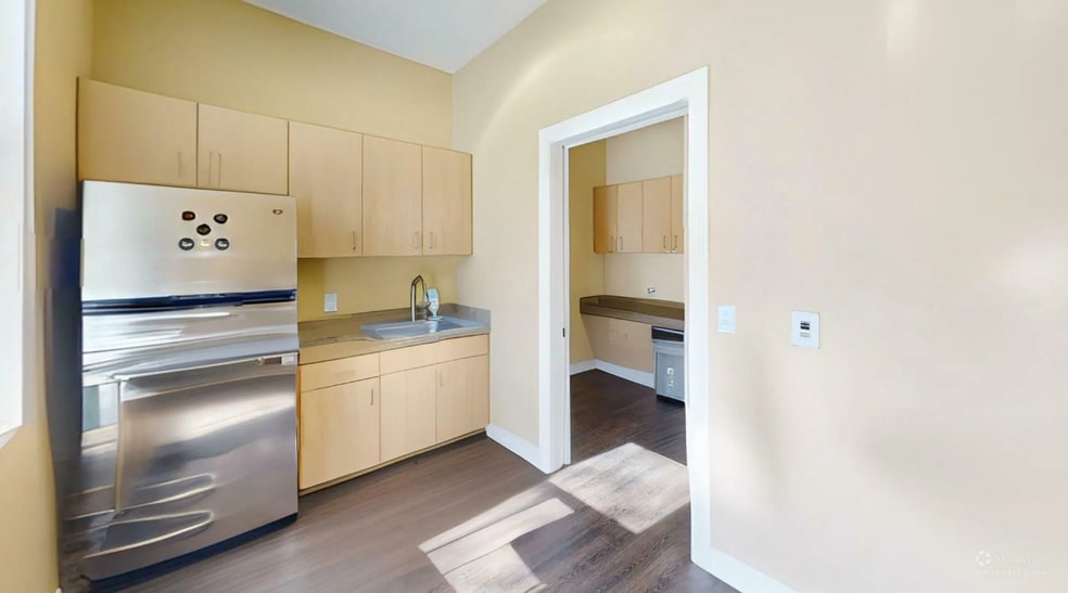 More Photos Of 447 Naubuc Ave, Glastonbury Office For Sale