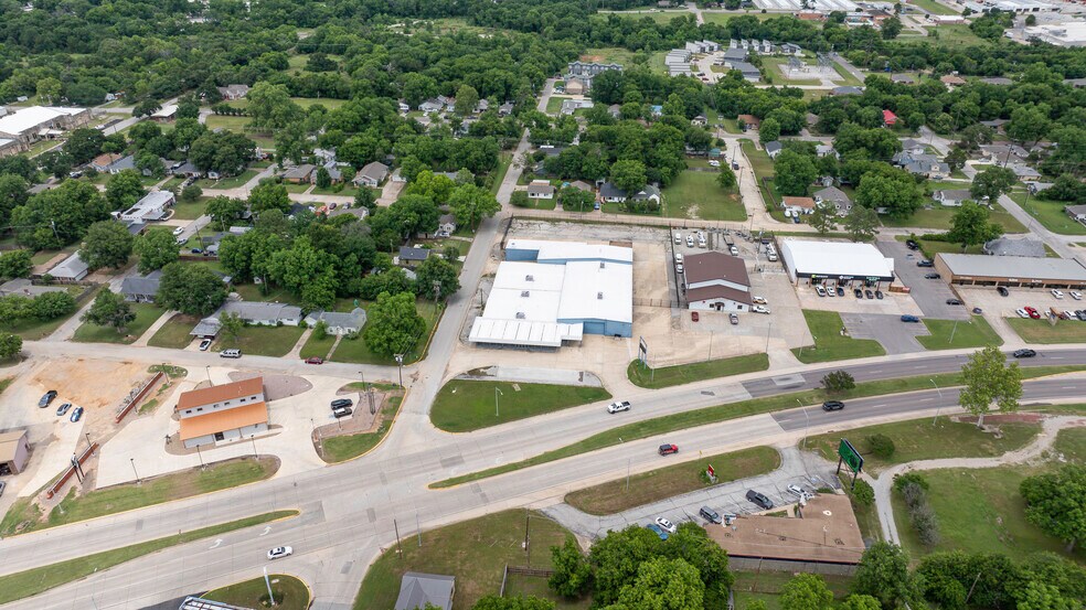 More Photos Of 1511 W Broadway St, Ardmore Auto Dealership For Sale