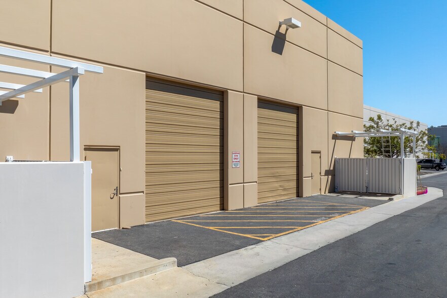 More Photos Of 27321-27327 Via Industria, Temecula Light Distribution For Lease