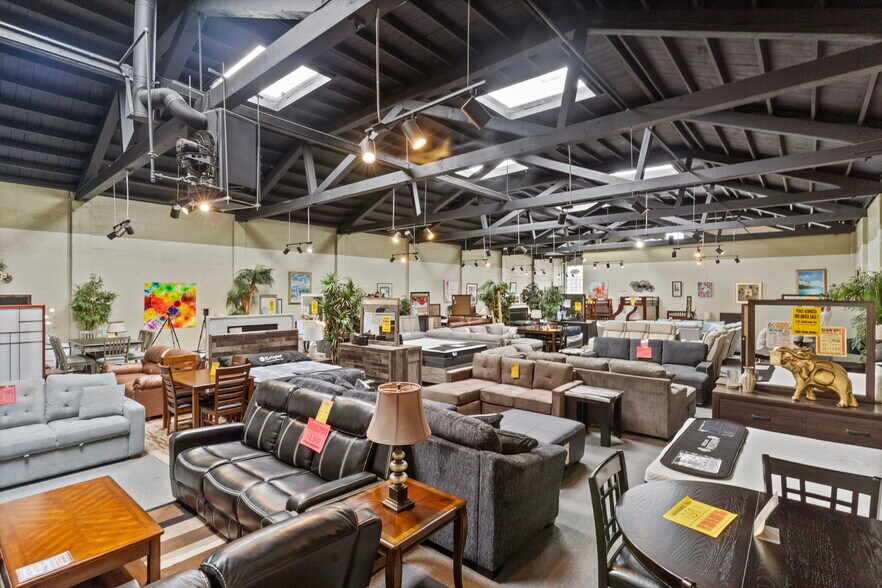 More Photos Of 305 Airport Blvd, South San Francisco Storefront For Sale