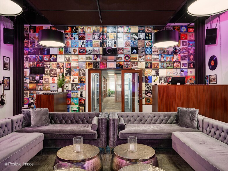 More Photos Of 610-642 Anthony Trl, Northbrook Light Distribution For Sale