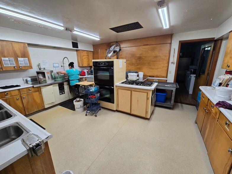 More Photos Of 7528 N Charleston Ave, Portland Religious Facility For Sale