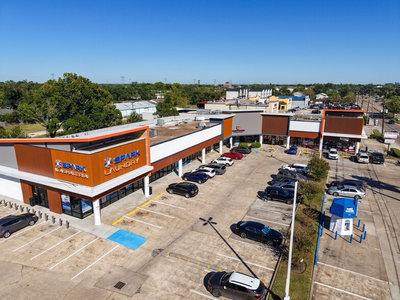 More Photos Of 8532-8540 Hammerly Blvd, Houston Unknown For Lease